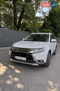 Mitsubishi Outlander 2015