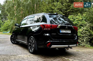 Внедорожник / Кроссовер Mitsubishi Outlander 2015 в 
