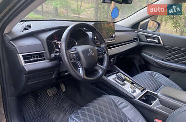 Внедорожник / Кроссовер Mitsubishi Outlander 2022 в 