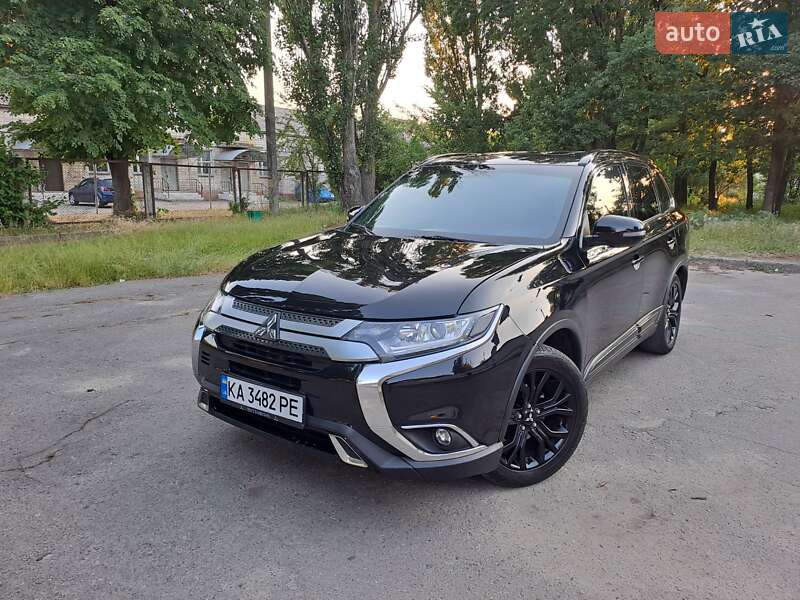 Внедорожник / Кроссовер Mitsubishi Outlander 2018 в 