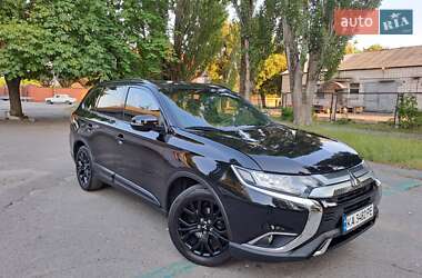 Внедорожник / Кроссовер Mitsubishi Outlander 2018 в 