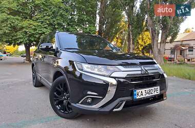 Внедорожник / Кроссовер Mitsubishi Outlander 2018 в 