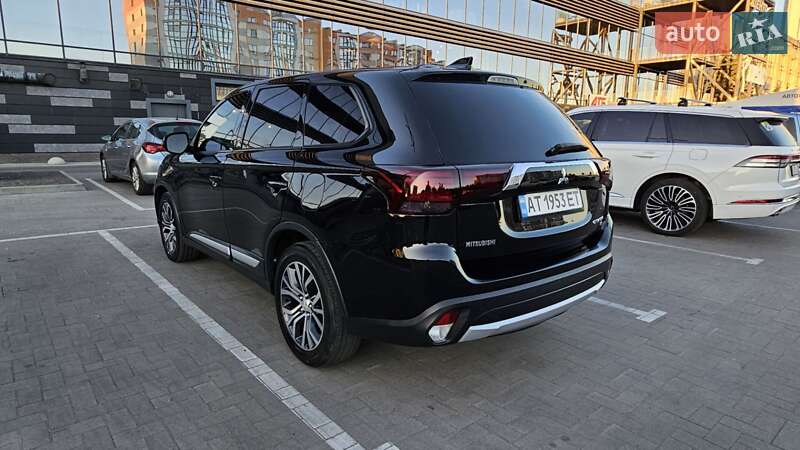 Внедорожник / Кроссовер Mitsubishi Outlander 2017 в Ивано-Франковске