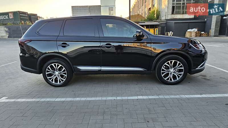 Внедорожник / Кроссовер Mitsubishi Outlander 2017 в Ивано-Франковске