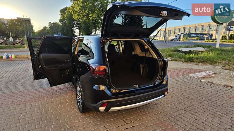 Внедорожник / Кроссовер Mitsubishi Outlander 2017 в Ивано-Франковске
