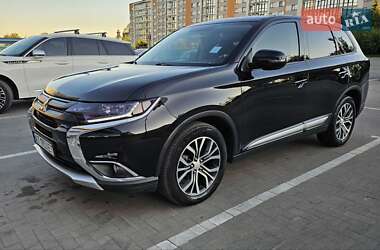 Внедорожник / Кроссовер Mitsubishi Outlander 2017 в Ивано-Франковске