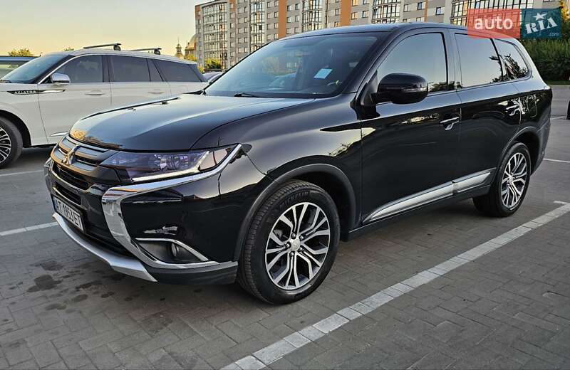 Внедорожник / Кроссовер Mitsubishi Outlander 2017 в Ивано-Франковске