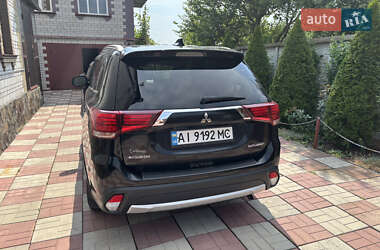 Позашляховик / Кросовер Mitsubishi Outlander 2018 в 