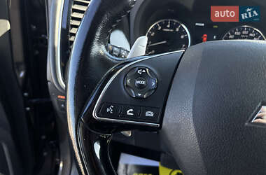 Внедорожник / Кроссовер Mitsubishi Outlander 2015 в 