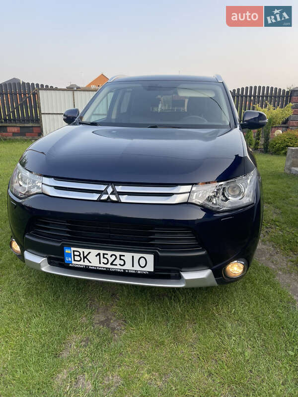 Внедорожник / Кроссовер Mitsubishi Outlander 2015 в Владимирце