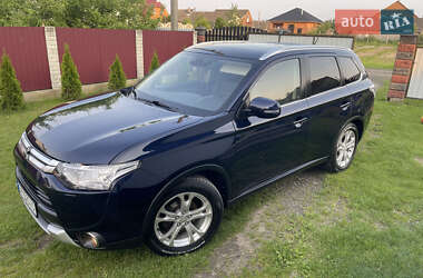 Внедорожник / Кроссовер Mitsubishi Outlander 2015 в 
