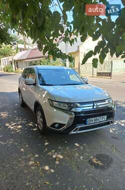 Mitsubishi Outlander 2021