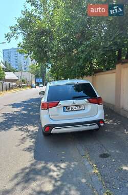 Внедорожник / Кроссовер Mitsubishi Outlander 2021 в 