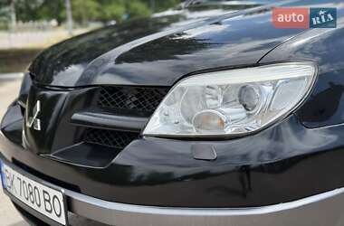 Внедорожник / Кроссовер Mitsubishi Outlander 2006 в 