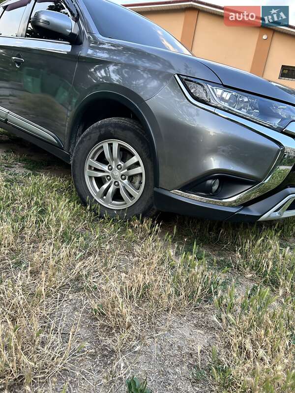 Внедорожник / Кроссовер Mitsubishi Outlander 2018 в Запорожье