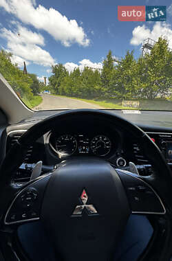 Внедорожник / Кроссовер Mitsubishi Outlander 2015 в 
