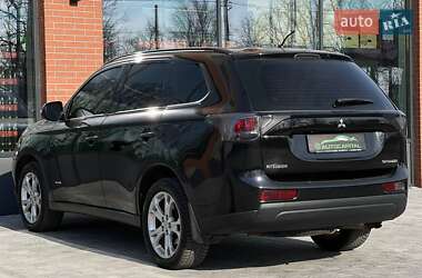 Внедорожник / Кроссовер Mitsubishi Outlander 2012 в 