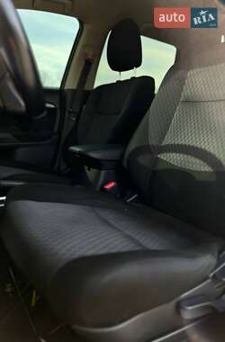 Внедорожник / Кроссовер Mitsubishi Outlander 2012 в 