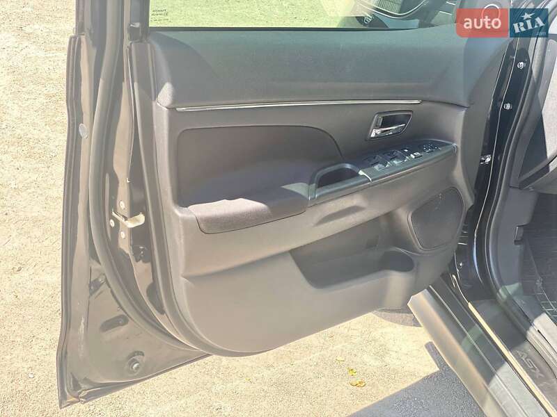 Внедорожник / Кроссовер Mitsubishi Outlander 2013 в Днепре