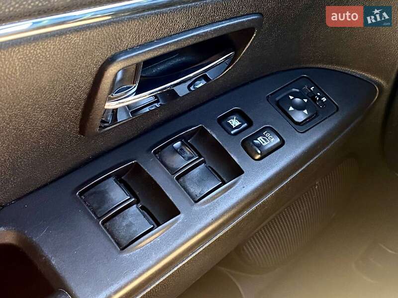 Внедорожник / Кроссовер Mitsubishi Outlander 2013 в Днепре