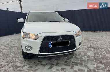 Позашляховик / Кросовер Mitsubishi Outlander 2011 в 