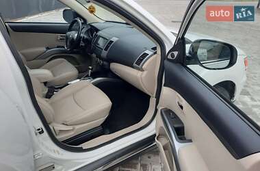 Позашляховик / Кросовер Mitsubishi Outlander 2011 в 