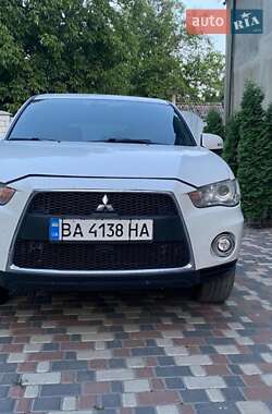 Позашляховик / Кросовер Mitsubishi Outlander 2011 в 