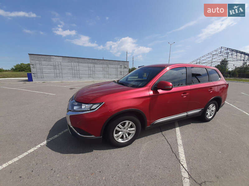 Внедорожник / Кроссовер Mitsubishi Outlander 2019 в Полтаве