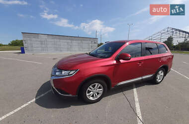 Внедорожник / Кроссовер Mitsubishi Outlander 2019 в 