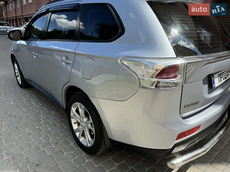 Внедорожник / Кроссовер Mitsubishi Outlander 2013 в Виннице