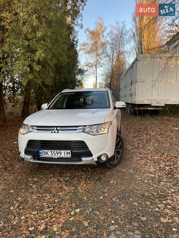 Внедорожник / Кроссовер Mitsubishi Outlander 2014 в Хмельницком