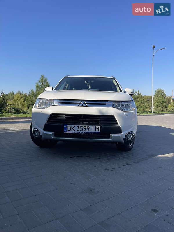 Внедорожник / Кроссовер Mitsubishi Outlander 2014 в Хмельницком