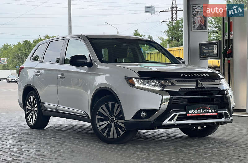 Внедорожник / Кроссовер Mitsubishi Outlander 2018 в Николаеве
