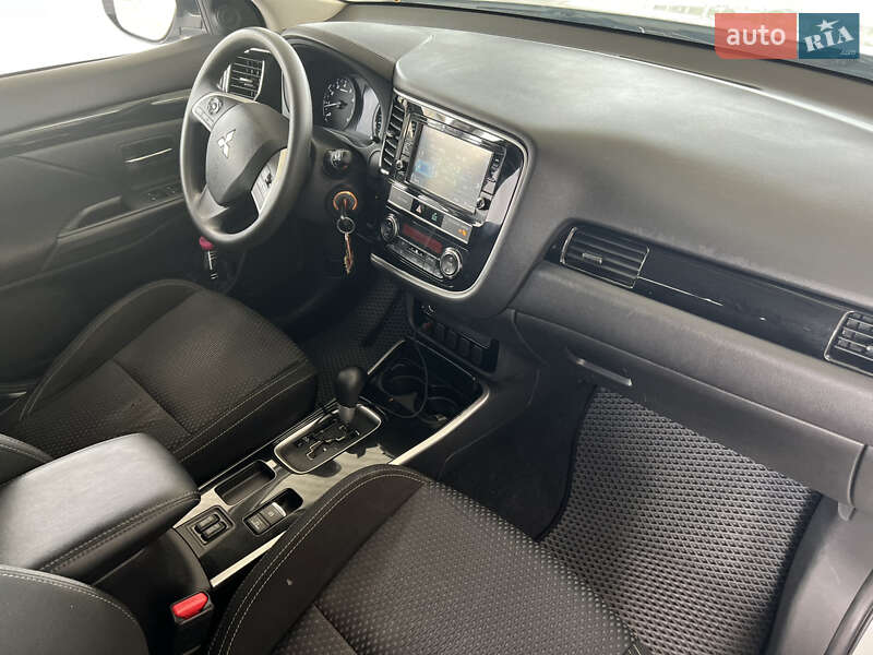 Внедорожник / Кроссовер Mitsubishi Outlander 2018 в Николаеве