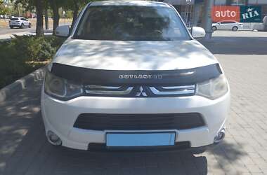 Внедорожник / Кроссовер Mitsubishi Outlander 2012 в 