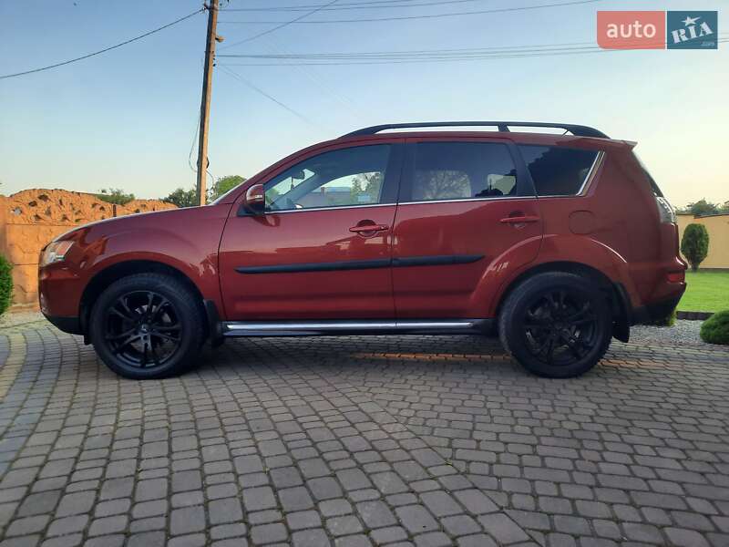 Внедорожник / Кроссовер Mitsubishi Outlander 2012 в Стрые
