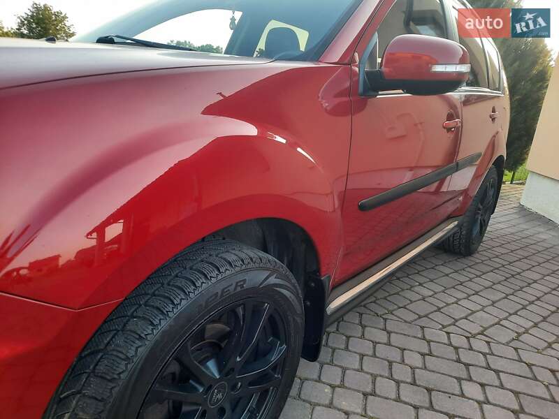 Внедорожник / Кроссовер Mitsubishi Outlander 2012 в Стрые