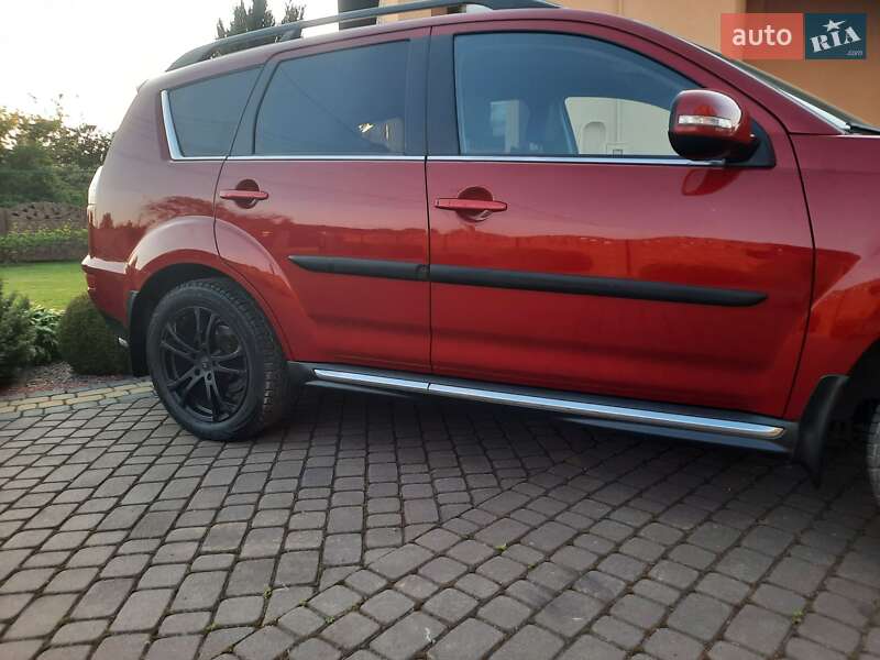 Внедорожник / Кроссовер Mitsubishi Outlander 2012 в Стрые
