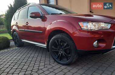 Внедорожник / Кроссовер Mitsubishi Outlander 2012 в 