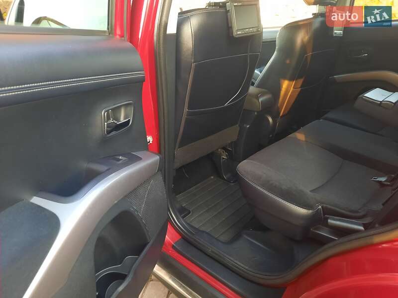 Внедорожник / Кроссовер Mitsubishi Outlander 2012 в Стрые