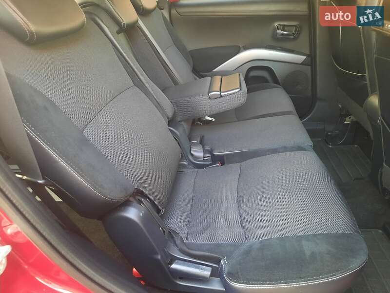 Внедорожник / Кроссовер Mitsubishi Outlander 2012 в Стрые