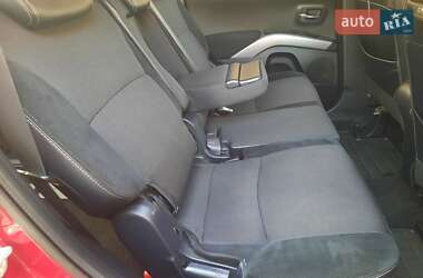 Внедорожник / Кроссовер Mitsubishi Outlander 2012 в 