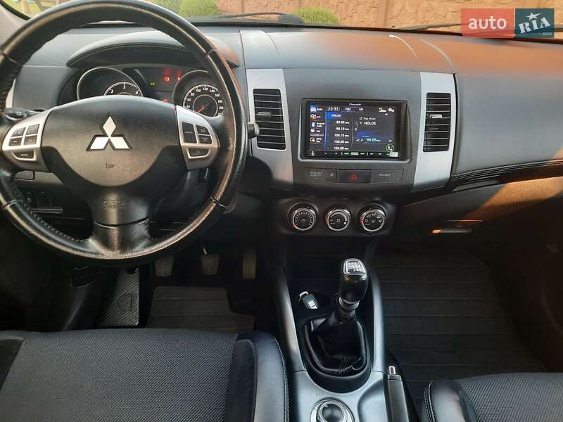 Внедорожник / Кроссовер Mitsubishi Outlander 2012 в Стрые