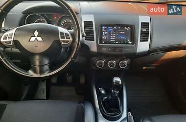 Внедорожник / Кроссовер Mitsubishi Outlander 2012 в 