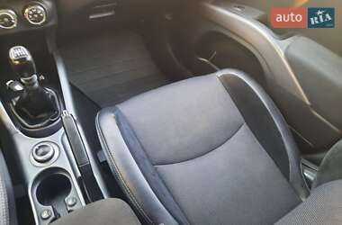 Внедорожник / Кроссовер Mitsubishi Outlander 2012 в 