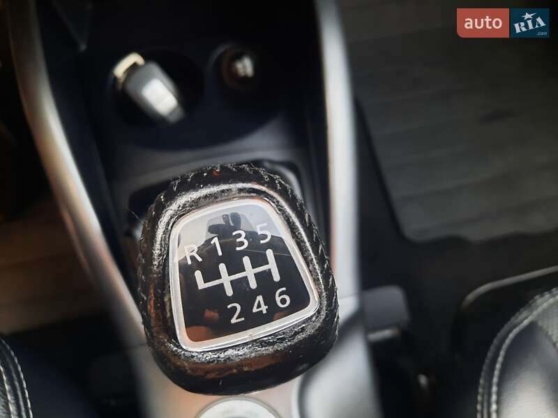 Внедорожник / Кроссовер Mitsubishi Outlander 2012 в Стрые