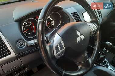 Внедорожник / Кроссовер Mitsubishi Outlander 2012 в 