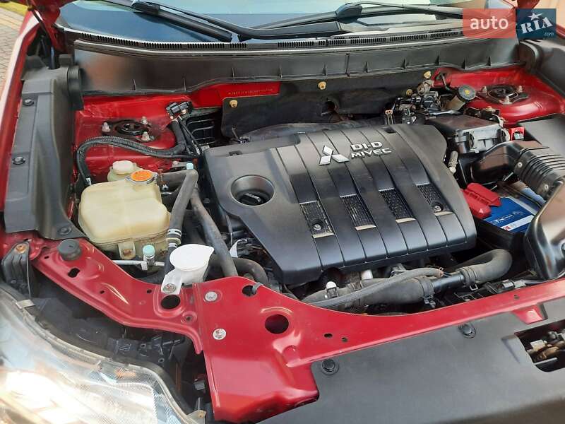 Внедорожник / Кроссовер Mitsubishi Outlander 2012 в Стрые