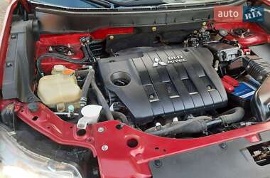 Внедорожник / Кроссовер Mitsubishi Outlander 2012 в 