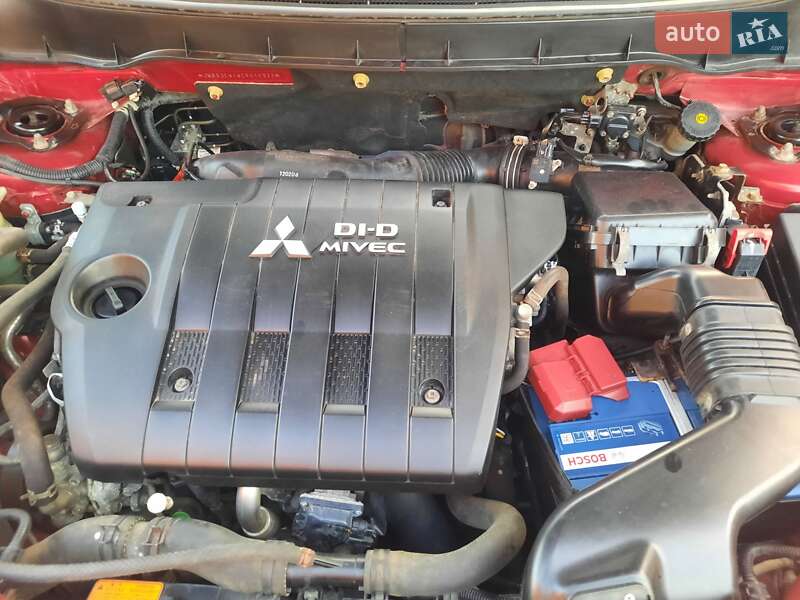 Внедорожник / Кроссовер Mitsubishi Outlander 2012 в Стрые